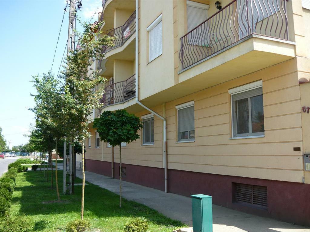 Sunrise 2 Apartment Hajdúszoboszló المظهر الخارجي الصورة